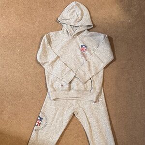 Abercrombie x NFL Gray Sweat Outfit